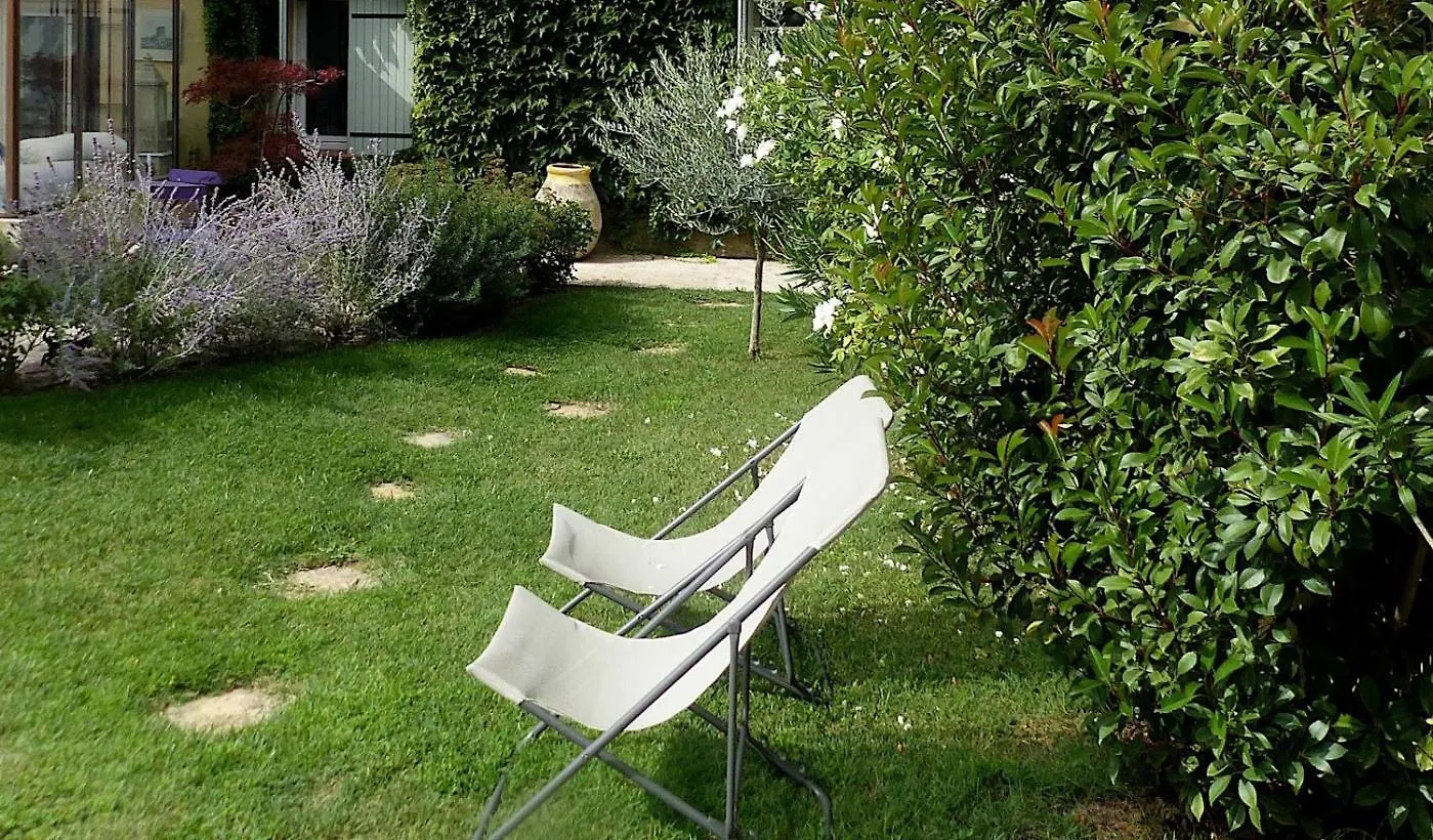 *** Couette-café Le Chat Sur Le Toit Lourmarin France