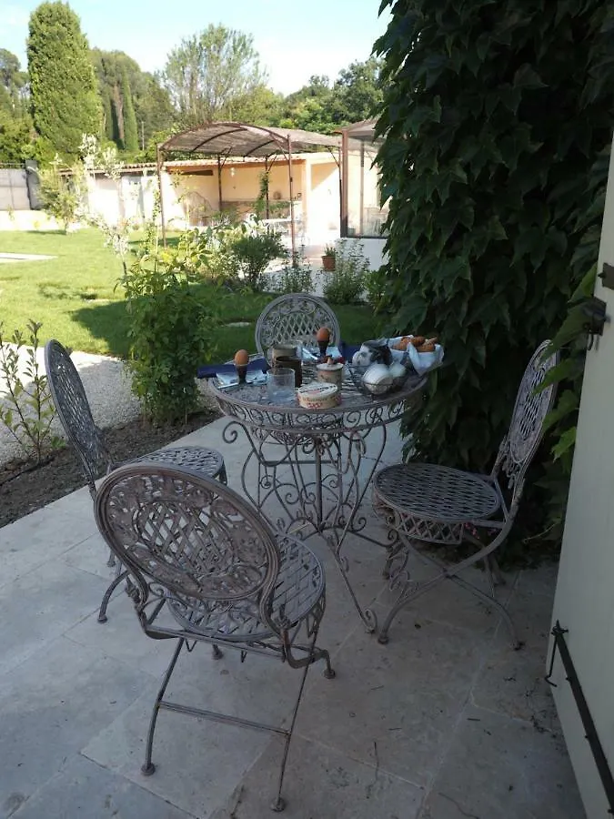 Le Chat Sur Le Toit Lourmarin 3*,