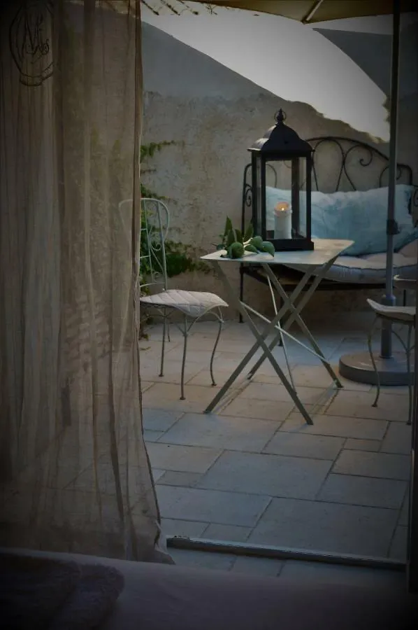 Le Chat Sur Le Toit Lourmarin Couette-café